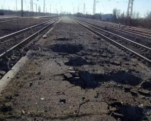 Під ворожими обстрілами загинув залізничник, четверо поранені