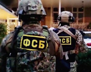 Спецслужбы РФ устраивают постановочные сюжеты: насильственно вывозят иностранцев из Херсона в Крым для пиара