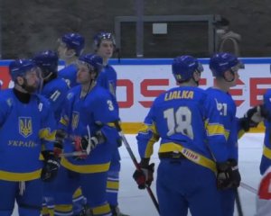 Сборная Украины по хоккею в стартовом матче чемпионата мира разгромила Сербию