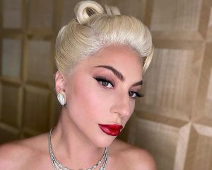 Леди Гага во время выступления назвала россиян тупыми - видео со сцены