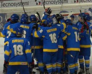 Сборная Украины U-18 одержала третью победу на чемпионате мира по хоккею