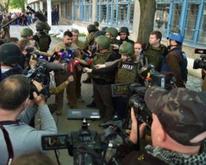 Главарь так называемой ДНР приехал в Мариуполь со стаей российских пропагандистов