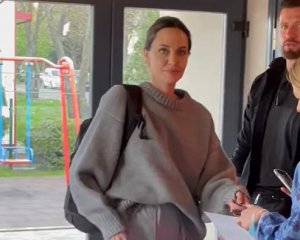 Анджеліну Джолі зазнімкували в львівській кав'ярні