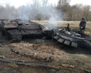 Артиллеристы ВСУ эффектно разбили колонну российских танков