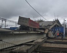 У границы РФ с Украиной обрушился железнодорожный мост