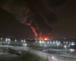 В Подмосковье вспыхнул масштабный пожар на складе: появились видео