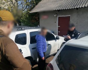 Помогали грабить людей: в Киевской области разоблачили пару коллаборантов