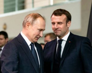 Макрон попросил Путина разрешить продолжить эвакуацию людей из Азовстали