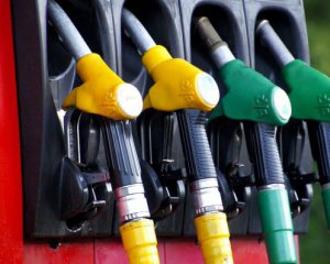 Сетям АЗС разрешили поднять цены на бензин и дизтопливо