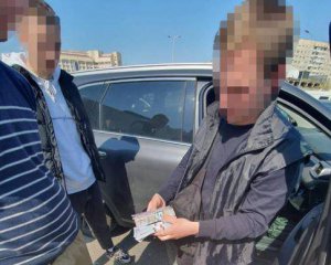 Амуніції на понад пів мільйона: у Львові ексчиновник та журналіст торгували гуманітаркою