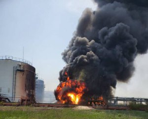 Оккупанты обстреляли нефтеперерабатывающий завод в Лисичанске