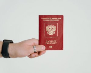 Российские оккупанты готовятся на занятых территориях раздавать паспорта