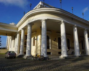 От вражеских обстрелов пострадал Воронцовский дворец в Одессе