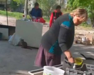 Маріуполь поплив: працівники водоканалу перетворилися на водолазів - відео