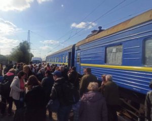Укрзализныця отменяет эвакуационные поезда - останется один рейс