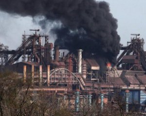 Близько 10 автобусів з українськими військовими покинули Азовсталь - Reuters