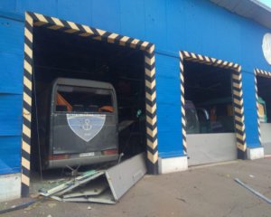 В Мариуполе оккупанты &quot;отжали&quot; автобусы местного футбольного клуба