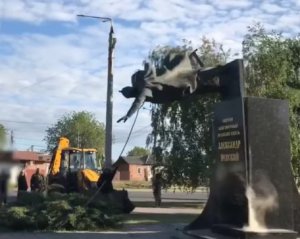 Дерусификация: в Харькове снесли Невского