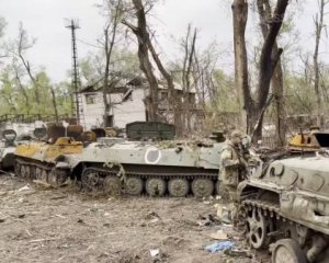 Показали "танковое кладбище", которое осталось после неудачных попыток террористов форсировать Северский Донец