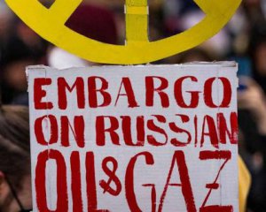 Без Угорщини. Європарламент хоче запровадити ембарго на російську нафту