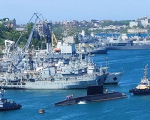 Російську субмарину, яка вийшла з ремонту, знову відбуксували на завод