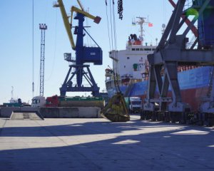 Росіяни заявили про відновлення роботи Маріупольського порту. В мерії відреагували