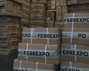 Ferrexpo Константина Жеваго приобрела партию одежды и обуви для переселенцев в Полтаве