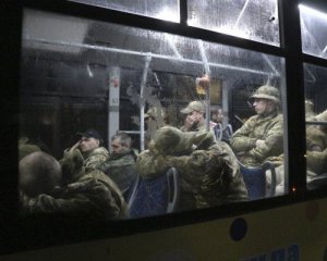 Евакуйованих військових з Азовсталі не катують - Данілов
