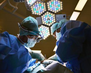 Українські хірурги врятували військового з пораненням в серце