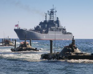 Загарбники &quot;прикривають&quot; свої військові кораблі цивільними - ВМС України