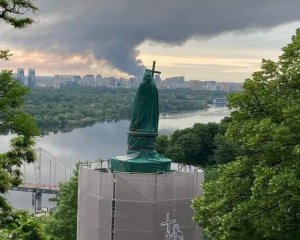 Росія поцілила у військовий об&#039;єкт у Києві: подробиці ранкового обстрілу