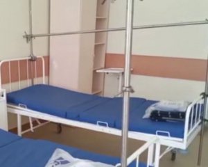 Крадена білизна й недограбовані ліки: окупанти анонсували відкриття лікарні в Маріуполі