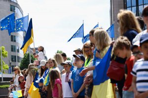 В Украине упростили выезд детей за границу  - список документов