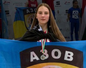 В Угорщині двічі просили сховати прапор &quot;Азова&quot; - боксерка Петренко