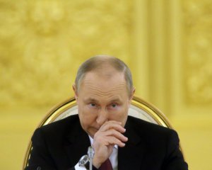 Кулеба написав статтю про саджання Путіна за стіл переговорів