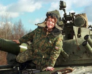 В РФ женщин приглашают на военную службу по контракту