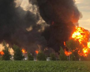 Нафтобаза на Дніпропетровщині горить понад 42 год. - кількість жертв зросла