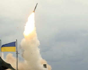 Російські ракети знищують в небі - окупанти розганяють фейки