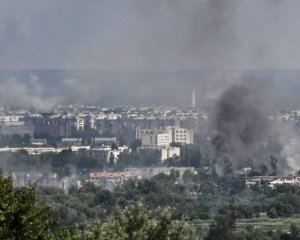 Показали відео жорстких вуличних боїв у Сіверськодонецьку (18+)