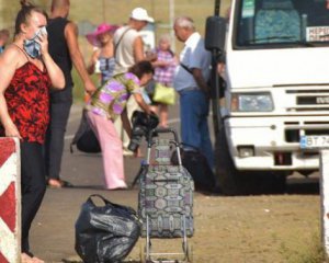 &quot;Виїжджайте через Крим&quot; - жителям Херсонщини радять негайно евакуюватися