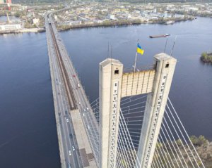Южный мост в Киеве закрывают для водителей – не для всех
