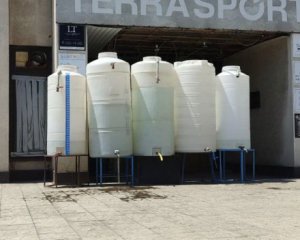 Цвіль та неприємний запах - у Маріуполі в людей більше немає питної води