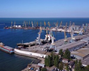 Россияне расчищают Бердянский порт, чтобы вывезти награбленное