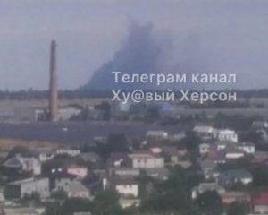 Возможно работа ВСУ: под Херсоном горит склад боеприпасов оккупантов