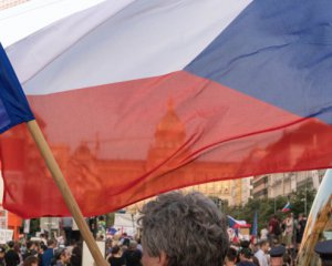 Чехия почти на год закрыла въезд россиянам и беларусам