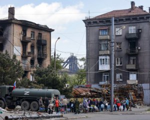 В Мариуполе образовались большие очереди за &quot;компенсацией&quot; от оккупантов – денег не выдают