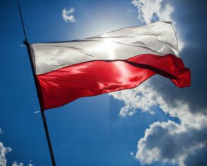 З меморіалу в Катині зняли прапор Польщі
