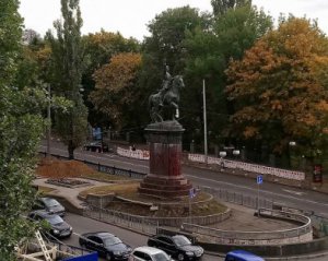 Крупська, Жуков і Боженко: які ще памʼятники знесуть у Києві