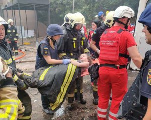 Лікарі розповіли про стан семирічної дівчинки, яку дістали з-під завалів у Києві