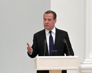 &quot;Действия будут жесткими&quot; - Медведев угрожает &quot;перекрыть кислород&quot; странам Балтии из-за Калининграда